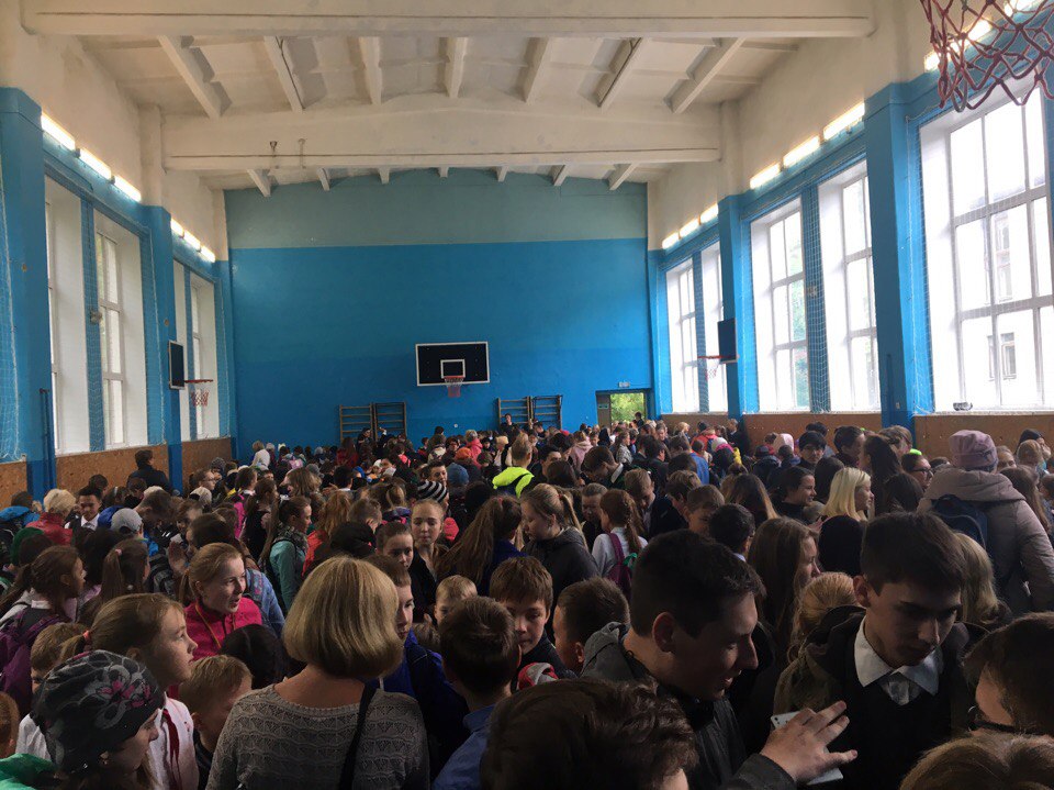 В Перми экстренно эвакуированы школьники и учителя из семи учебных заведений