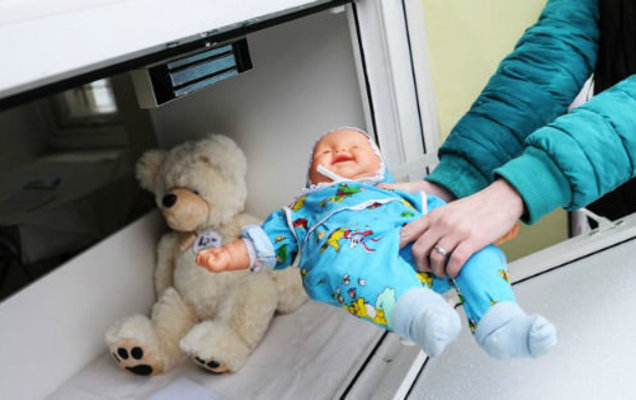 В Пермском крае в бэби-боксе оставили новорожденную девочку