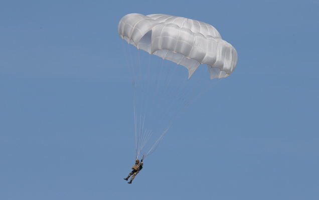 На пермском аэродроме «Фролово» парашютисты прыгали с неисправного самолета