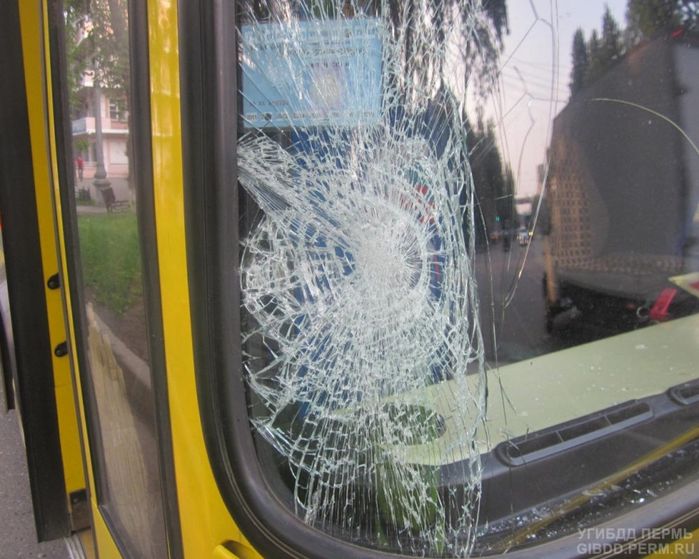 В Перми автобус сбил школьницу