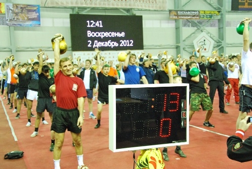 Спортсмены ООО «ЛУКОЙЛ-ПЕРМЬ»  помогли  установить рекорд России по массовому подъему гирь