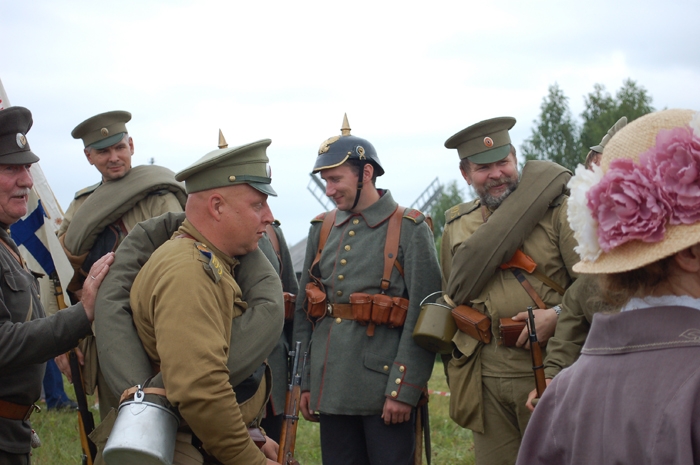 Война и мир: в Хохловке разыграли битву времен Первой мировой