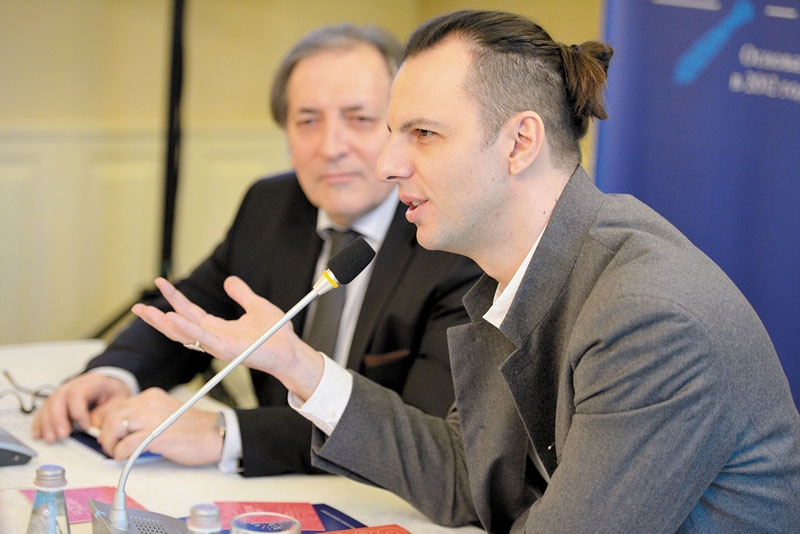 «Нет моря, но есть искусство»