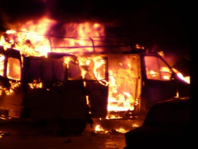 В Перми сгорели четыре микроавтобуса, принадлежащих одному из автоперевозчиков