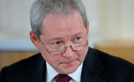 Виктор Басаргин предлагает посмеяться над флагом с его портретом в фестивальном городке «Белых ночей»