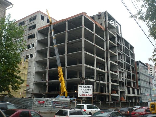 Строительство офисно-торгового здания в центре Перми признали самовольным