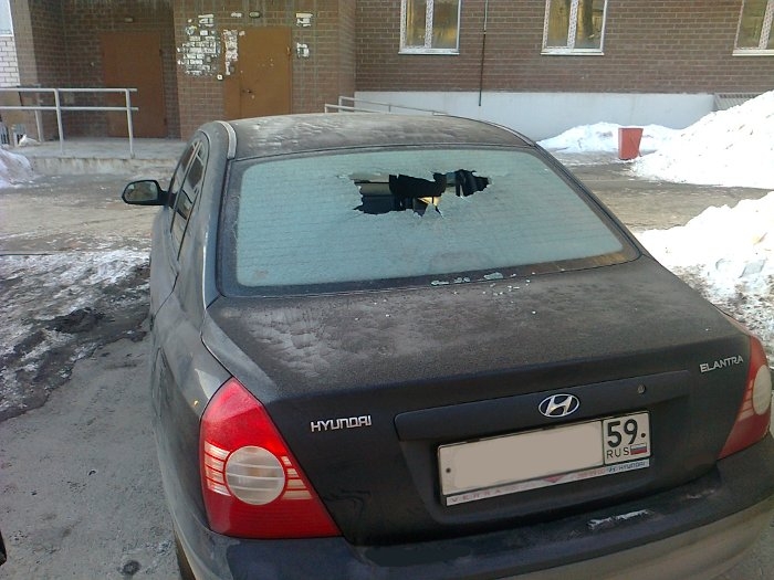 В Перми из пневматического оружия было обстреляно около 20 автомобилей, ФОТО
