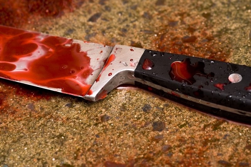 В Соликамске 23-летняя девушка ударила ножом молодого человека из ревности