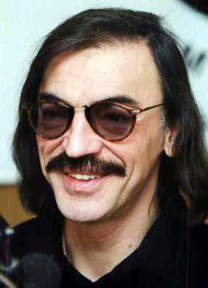 Михаил Боярский предлагает подписать петицию о поправках в антитабачный закон