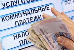 Виктор Басаргин передал Олегу Демченко пачку квитанций с нарушениями расчетов
