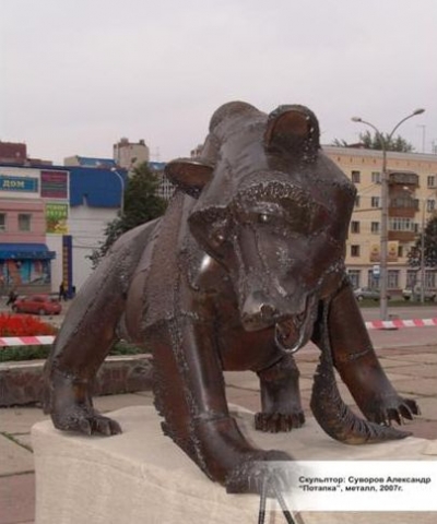 В Перми на аллее Комсомольского проспекта установлена металлическая скульптура медведя