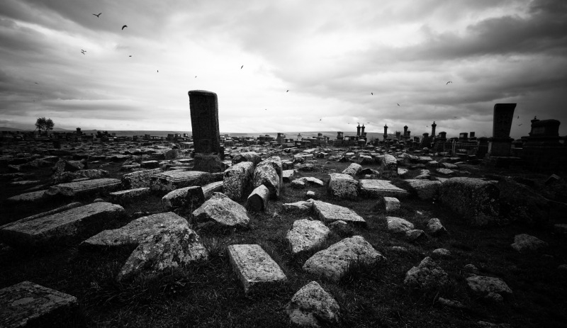 В Прикамье неизвестные осквернили кладбище