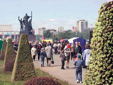 Call-центр и юбилей города — блогеры встретились с Игорем Сапко