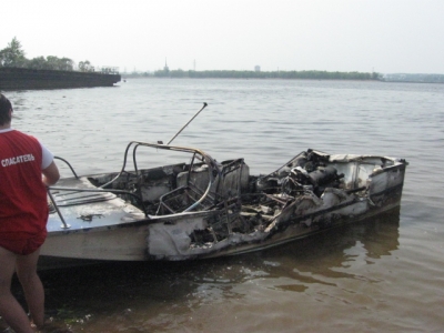 В Перми на моторной лодке загорелся двигатель, пострадали 2 человека