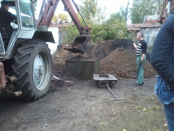 На территории ремонтных мастерских МУП «Пермгорэлектротранс» случайно разлилась жидкость для промывки системы отопления