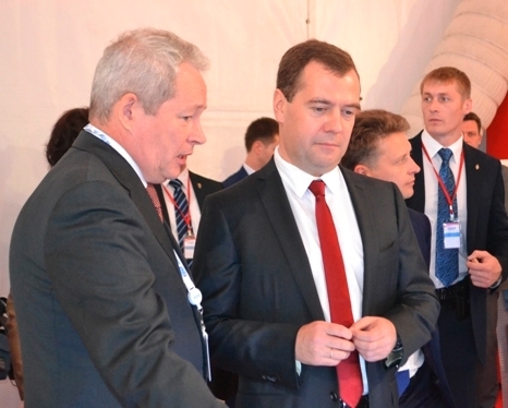Дмитрий Медведев задержался у стенда Пермского края на инвестфоруме в Сочи