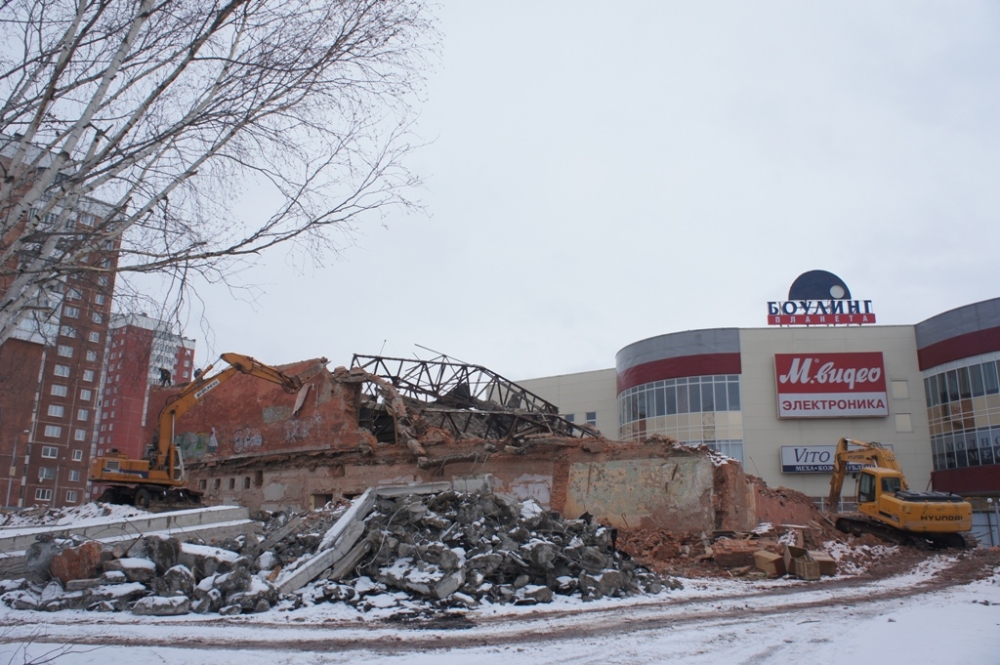 У «Столицы» снесли «Мир» - новый торговый центр построят ко второй половине 2014 года. ФОТОФАКТ 