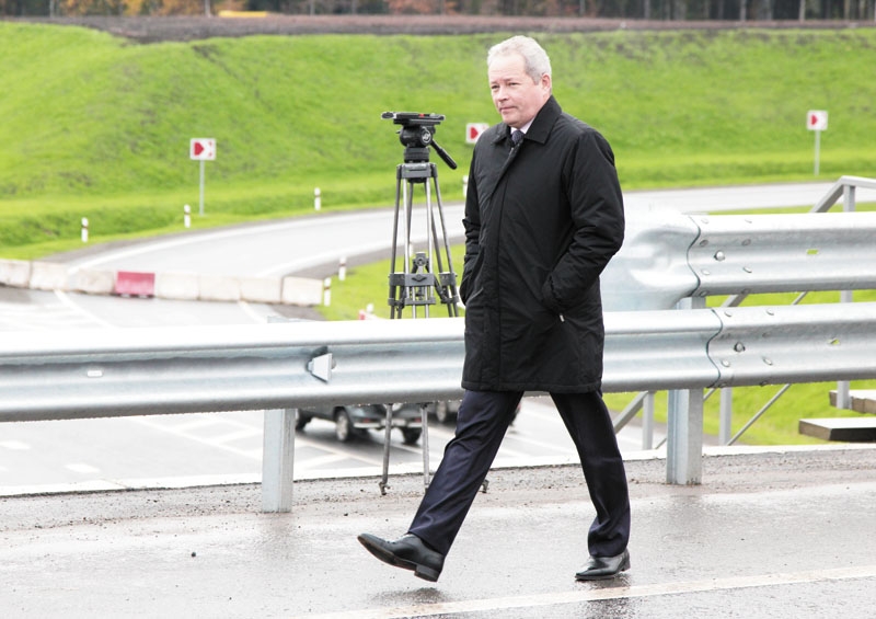 Вышли на дорогу