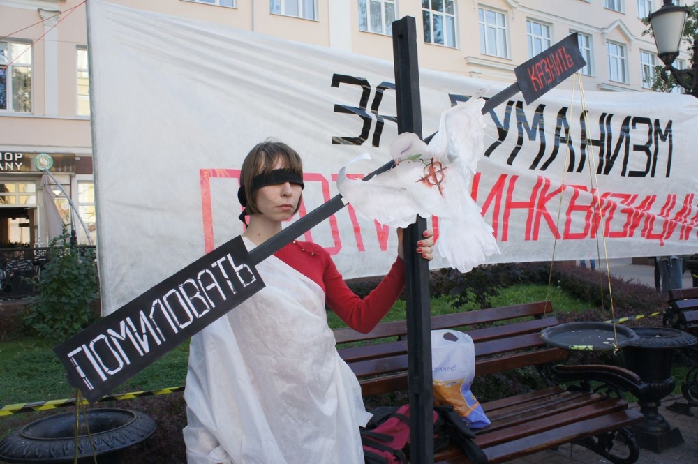 «Кто отменил 14-ую статью конституции?!» - пермские либералы на митинге в поддержку Pussy Riot. ФОТО