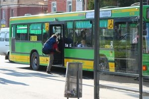 «Заменить один автобус на другой перевозчик без согласования не сможет», - Денис Гвоздев о конкурсе по распределению автобусных маршрутов 