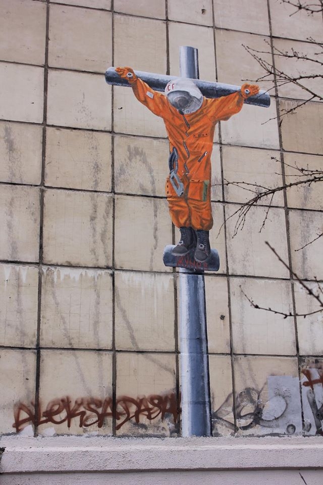 В Перми появилось граффити с изображением распятого Гагарина