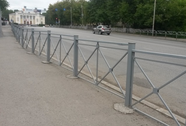 В этом году в Перми установят 5 километров пешеходных ограждений