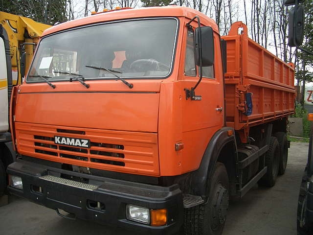 В Перми КАМАЗ раздавил мопед