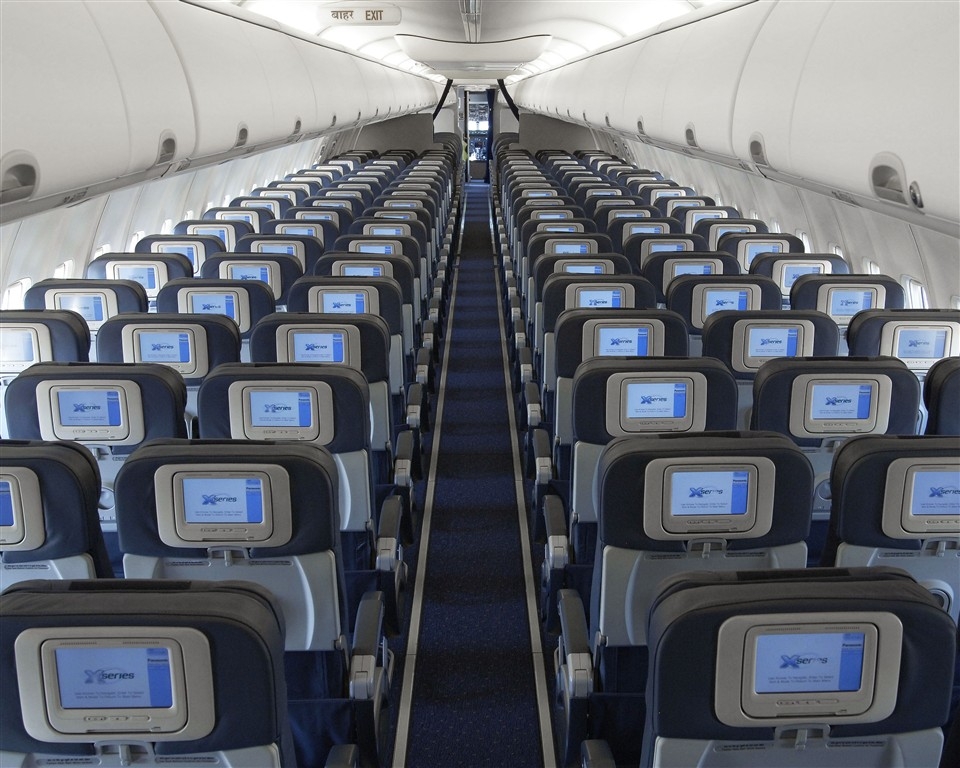 Боинг-737, у которого отказал двигатель, произвёл аварийную посадку в Перми