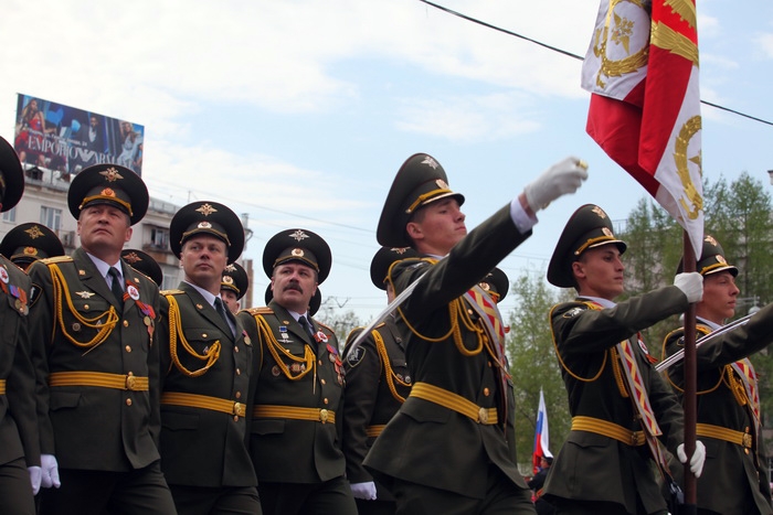 Юрий Валяев попросил Виктора Басаргина перенести место парада 9 мая