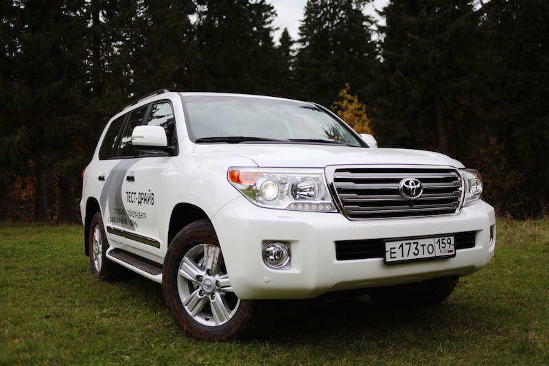 Десерт для гурманов: Илья Баршевский опробовал Land Cruiser 200