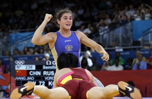 На чемпионате Европы по вольной борьбе пермячки взяли два золота