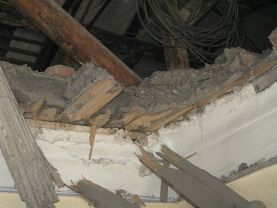 В Перми в здании на Героев Хасана, 105 обрушилось чердачное перекрытие