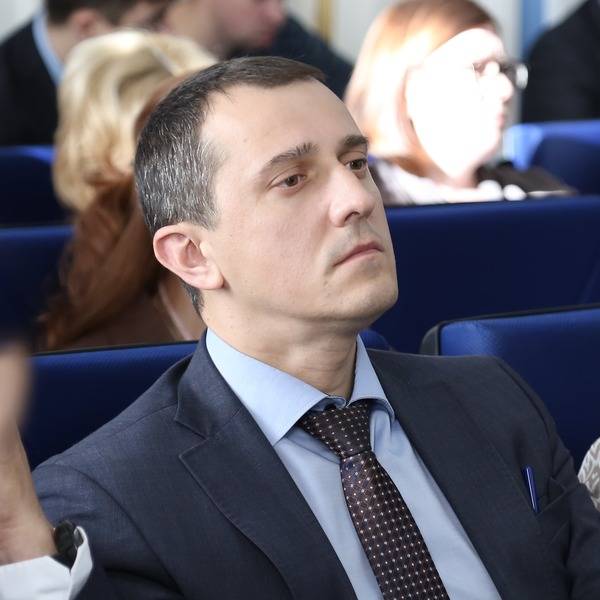 Евгений  Карабатов