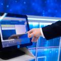 Опрос ВТБ: каждый шестой уралец использует российские платежные средства для оплаты за границей